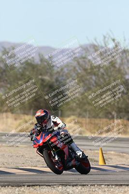 media/Dec-01-2025-Moto Forza (Mon) [[2daa91e15f]]/3-Beginner Group/Session 3 (Turn 3)/